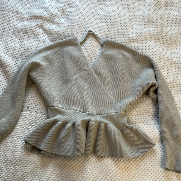 Jessica Gray Ruffled Sweatshirt - Picture 5 of 5